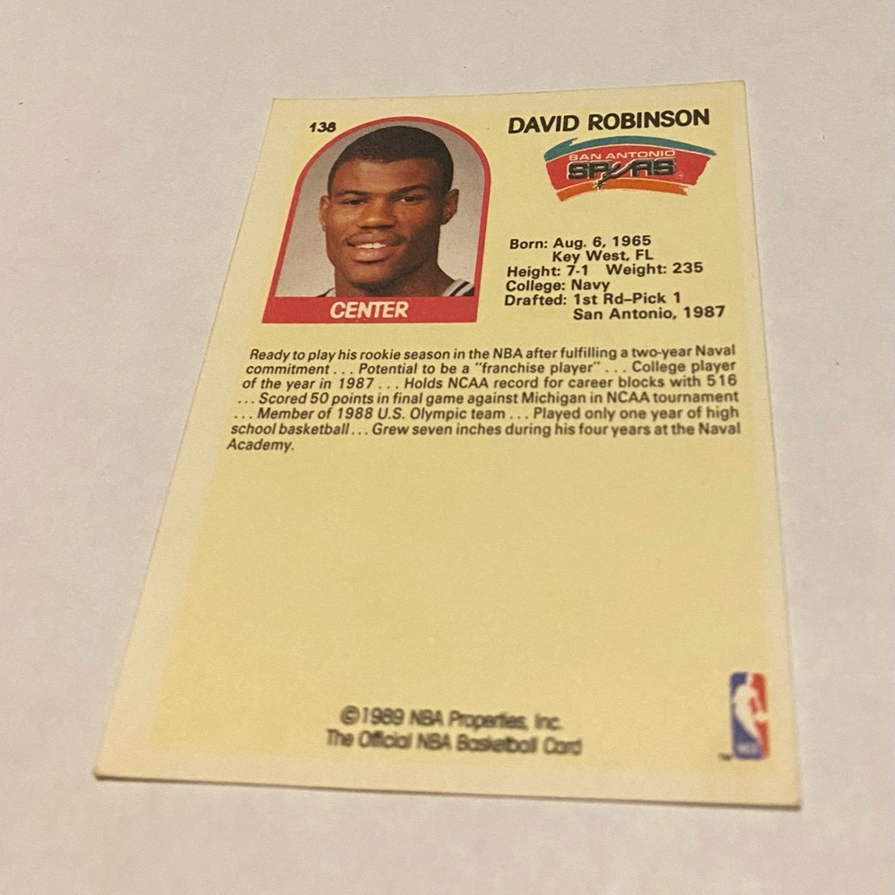 David Robinson RC Rookie 1989 NBA Hoops Basketball Card # 138 Vintage - Picture 2 of 3